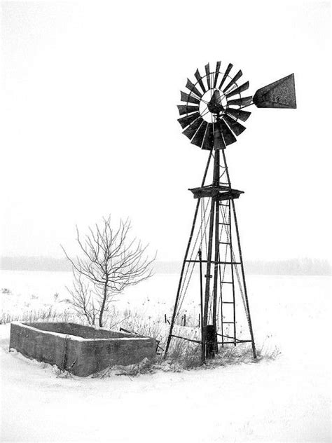Lonely Windmill At The Farm Farm Windmill Windmill Photos Old Windmills