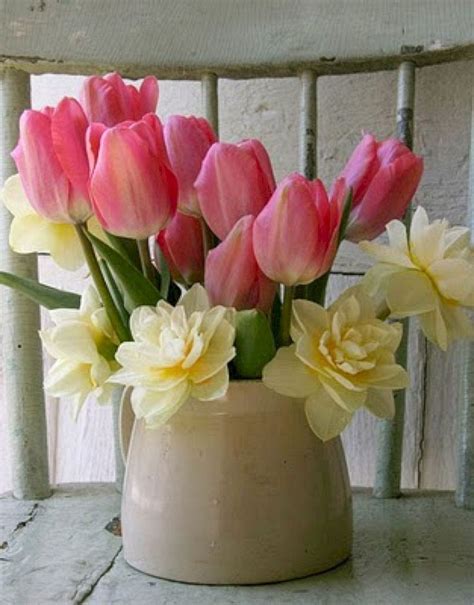 45 wonderful and easy diy tulip arrangement ideas tulips arrangement tulips in vase pretty