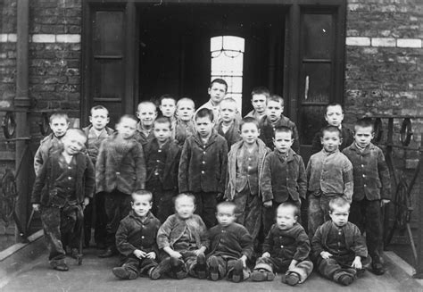 Childrenatcrumpsallworkhousecirca1895 Wiki Geri Walton