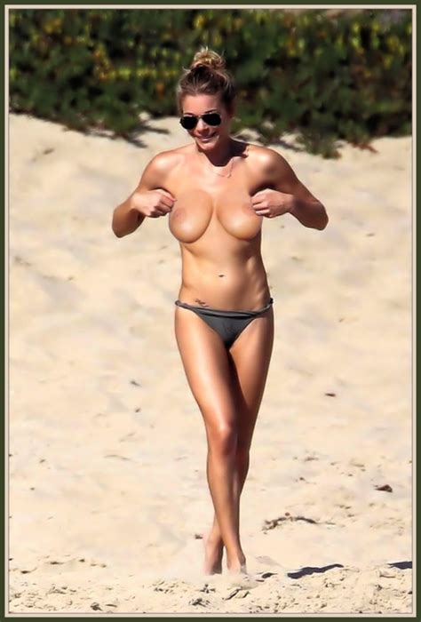 Leann Rimes Fake Nude Walking Around Topless At The Beach