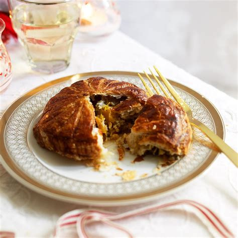 Potterspury farm bronze turkey, handmade ravioli, traditional christmas pudding with brandy custard activities for kids: Non Traditional Christmas Lunch - 8 Non Traditional Christmas Dinner Ideas To Try In 2020 ...