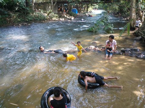 Air terjun tempat dewi anjarwati menunggu suaminya itu pun diberi nama coban rondo yang artinya air terjun janda. Syok Sendiri II: Jom Mandi Sungai di Janda Baik