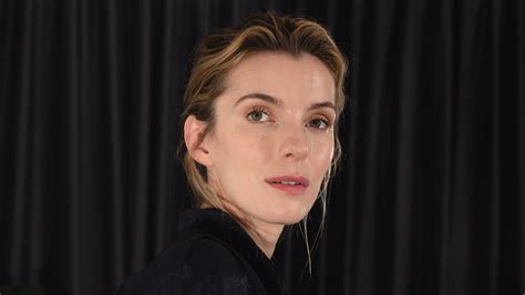 How ‘glow Helped Betty Gilpin Embrace Her Inner Weirdo The New York