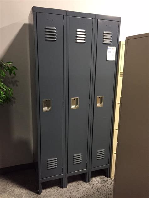 To sort papers quickly and efficiently, offices generally use filing cabinets as these offer a handy solution to. Used Office File Cabinets : INVENTORY CLEARANCE - WOOD ...