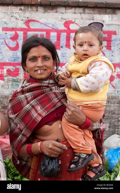 Nepal Woman Micro Hi Res Stock Photography And Images Alamy