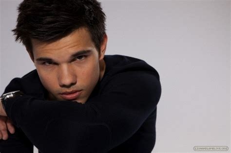 New Outtake From “saturday Night Live” Shoot Taylor Lautner Photo