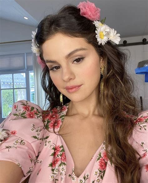 Fashion Face Off Selena Gomez Or Kendall Jenner Who Wore Floral