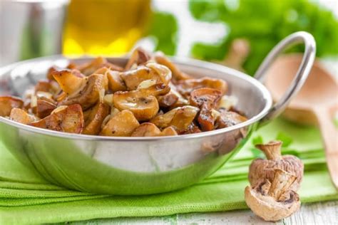 Risi e risotti che tengono sotto controllo l'armonia del tuo corpo e della tua mente. Ricette vegane con funghi: tante idee per un autunno sano ...