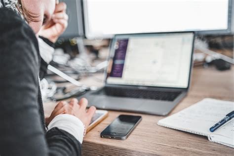 Для просмотра онлайн кликните на видео ⤵. Aysel Osmanoglu (GLS Bank): "Finanzbranche hat besondere ...