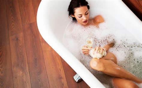 You can use the plastic cup to pour warm water over the portion of their body that is not fully immersed in water, in order to prevent your baby from getting too cold during the bath. Taking a bath is very important to me. I got used to it ...