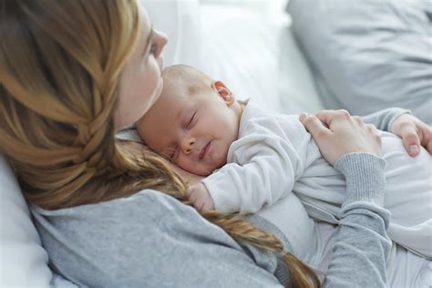 7 Great Tips For Moms With Newborn Babies Mom Blog Society