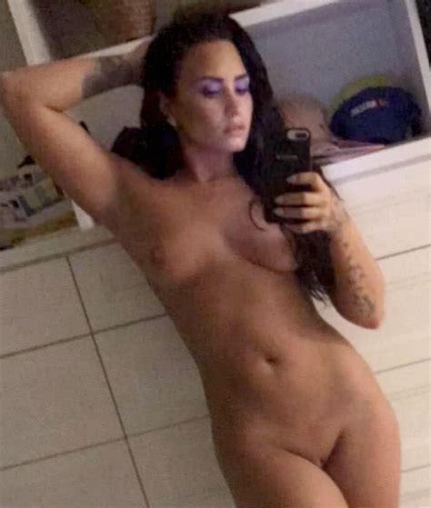 Demi Lovato Strips Fully Nude In Leaked Celeb Selfies Celebrity Nude
