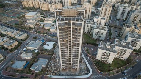סקס אדיר מאגר נערות ליווי, דירות דיסקרטיות, קוקסינליות, גייז ויחסי שליטה המוביל בישראל. הצצה מרחפן לפרויקט - כנרת 33, אשדוד - YouTube