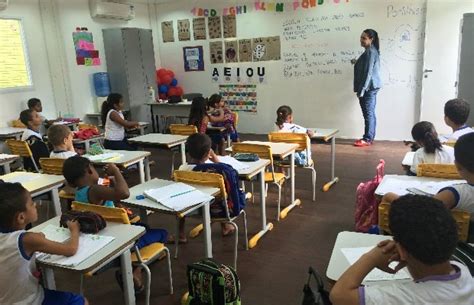 Indisciplina na sala de aula. G1 - Escola monta salas de aulas em 'contêineres' para ...