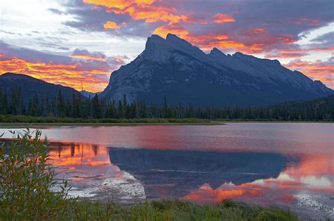Sunrise At Vermillion Lakes And Mount Rundle Banff Banff National