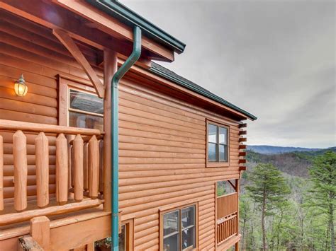 Five bedroom gatlinburg cabins and pigeon forge rentals offered by american patriot getaways. Spacious Getaway with Mountain Views in Sevierville, Tennessee