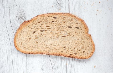 Sta al cuoco farla divenire arte. Fetta di pane immagine stock. Immagine di frumento, farina ...