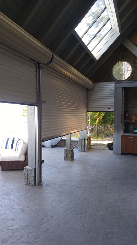 The best residential garage doors are those are those that are well constructed and finished to provide an aesthetic appeal that increases the value of your home. Residential Garage Door Photos | Smart Garage
