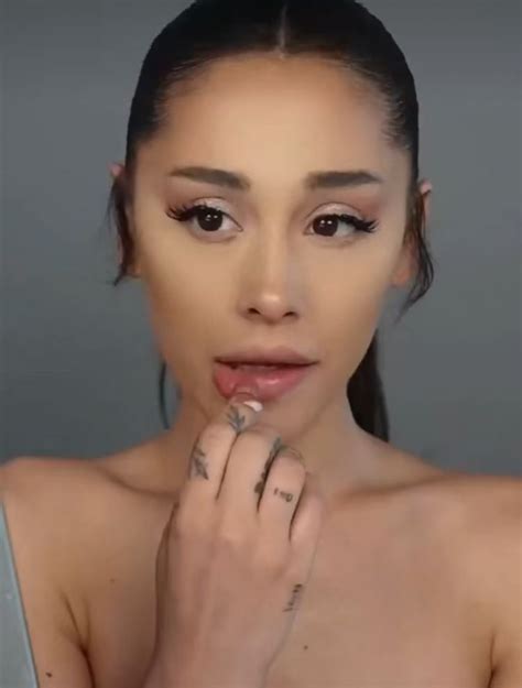 Ariana Grande Eye Makeup Nose Ring Rem Chapter Singer Beauty Color Quick