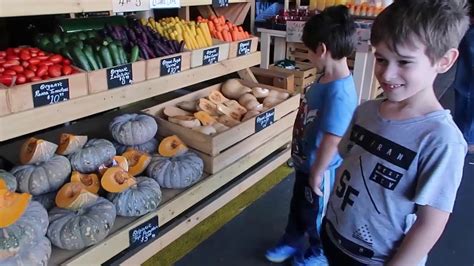Nous serons de retour chaque semaine maintenant que nous avons trouvé notre préféré south melbourne market. South Melbourne Market Tour - YouTube