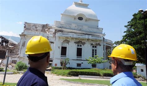 Haitis National Palace Comes Down Locals Wonder Whats Next The