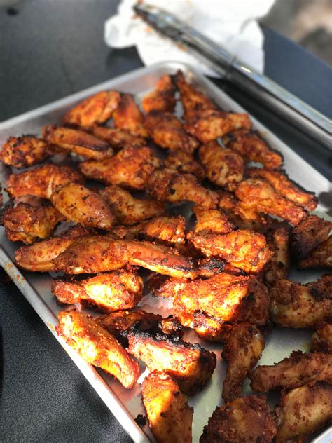 I made chicken wings at home about a week ago. Costco garlic pepper wings grilled using vortex : grilling