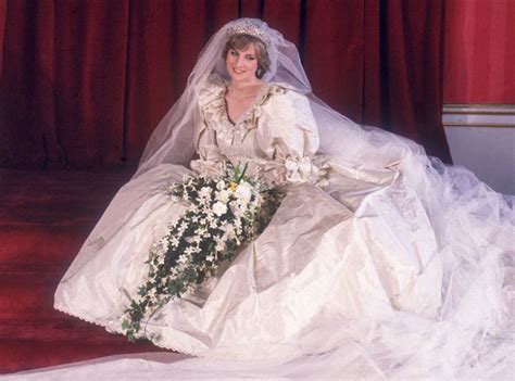 Each tuesday in april, vanity fair will flash back to a different british royal wedding she was a surprise candidate even to her own family—as diana's elder sister sarah had, years earlier, dated charles. Diana On Her Wedding Day Back In 1981 - Princess Diana ...