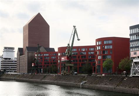 Frau sara mohamad glück auf immobilienmakler gmbh. Duisburg, Innenhafen Fotos - Architektur.startbilder.de