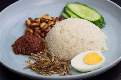 So, what i usually do is i dial down the spiciness level way way down to a measly 20 gram (and i remove. Nasi Lemak with Sweet Sambal | Asian Inspirations