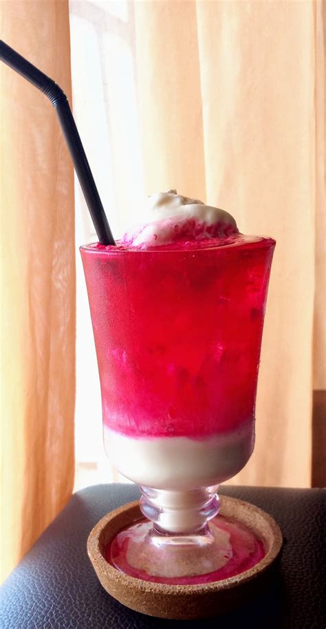 It consists of evaporated milk or condensed milk flavoured with rose syrup (rose cordial), giving it a pink colour. Resepi Sirap Bandung Soda Float ( Macam Digerai) - Resepi.My