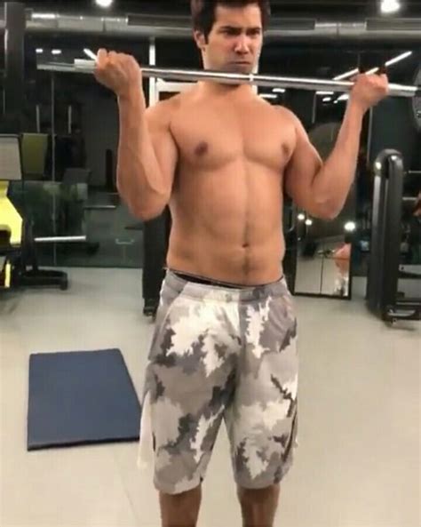 Watch Varun Dhawan Flaunts His Abs As He Sweats It Out In Gym Bollywood Hungama