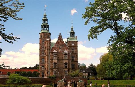 When using børsen mobile app for smartphone and tablet, you are always updated on, what is happening in danish and international business environment. Rosenborg og Børsen