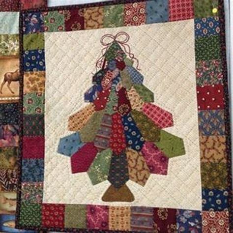Tie Quilts Pattern Ideas 77 Quilts Holiday Quilts Christmas Tree Quilt