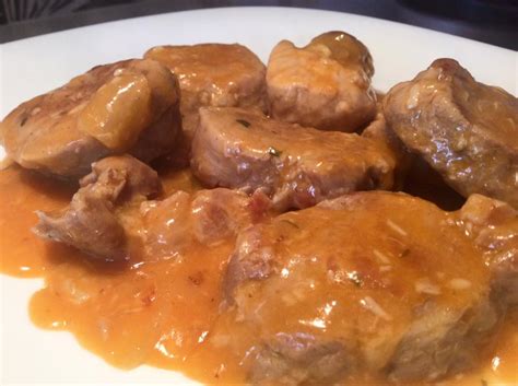 Es una carne bastante magra y sabrosa que queda muy rica, sobre todo cocinada en salsa. Solomillo en salsa en Olla GM | Ollas GM