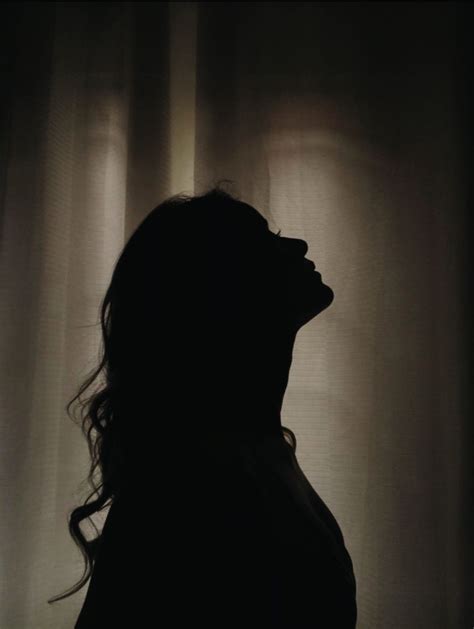 Pin By Mylittlechow On Woman Shadow Photos Silhouette Photography Girl Shadow