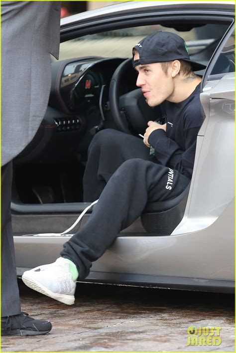 Justin Bieber Is All Smiles While Taking A Spin In His Lamborghini Photo 4190001 Justin