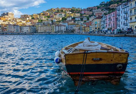 Siamo nella splendida terra di toscana e precisamente nel bellissimo argentario dove anche la semplice caletta è una a porto santo stefano non ci si annoia mai…. Porto Santo Stefano (Toscana) | JuzaPhoto
