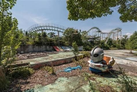 Creepiest Abandoned Theme Park Offers Glimpse Into A Post Apocalyptic