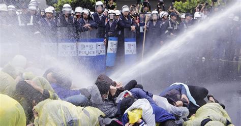 Taiwan Nuclear Protesters Dispersed With Water Cannons
