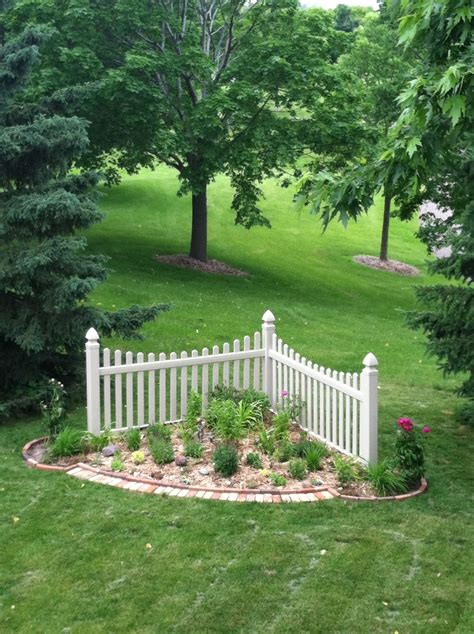 Corner Fence Garden Ideas