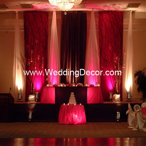 Brown And Fuchsia Wedding Reception Backdrop A Brown And F Flickr