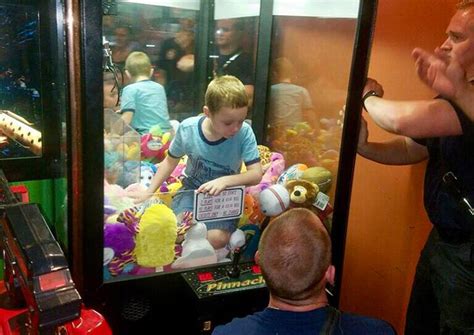 Us Firefighters Rescue Boy Trapped In Claw Machine World News Asiaone