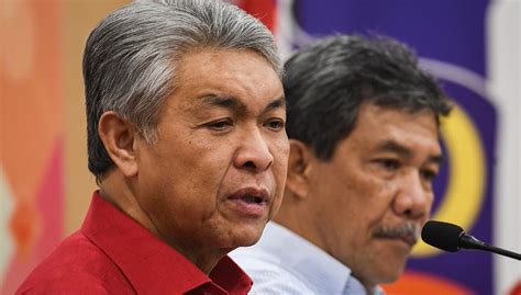 Bagi jawatan timbalan presiden pula, ia bakal menyaksikan persaingan di antara ahli mt datuk seri mohamad hasan dan ketua penerangan umno tan sri annuar musa. TERKORBANNYA SEORANG PRESIDEN UMNO - Editor Malaysia