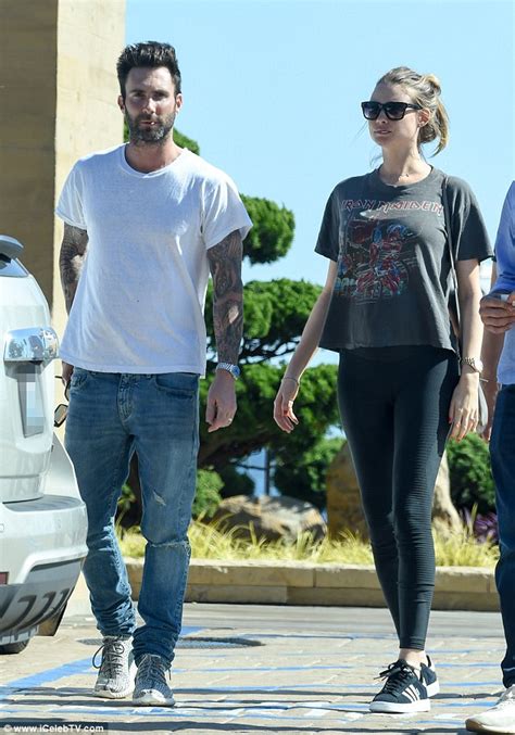 Adam Levine And Pregnant Behati Prinsloo Involved In Car Incident In Malibu Daily Mail Online