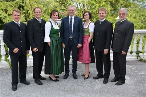Die zeiten des kundendienstes können unterschiedlich ausfallen. Generationenwechsel in der Raiffeisenbank Nördliche ...