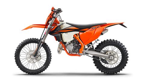 The xc 500 w rides on aluminum wheels with a dunlop geomax at81 90/90 r21 54m front tire and dunlop. 2019 KTM 150 XC-W Guide • Total Motorcycle