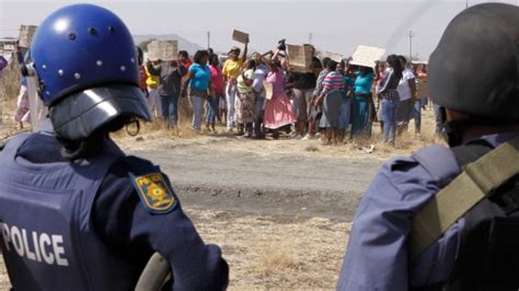 South African Police Kill 34 Striking Miners In Clash 78 Injured Ctv