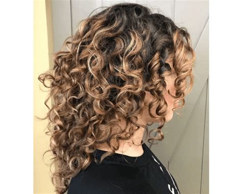 25 Trendy Curly Hairstyles And Haircuts For Women 2023 Fabbon