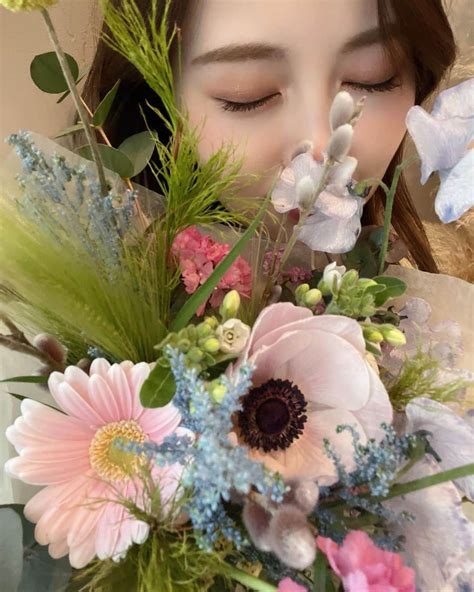 白石麻衣さんのインスタグラム写真 白石麻衣instagram 「お久しぶりです🌸 無事に自宅療養期間を終え、少しずつお仕事に復帰させていただいております。 お世話になっております関係者の