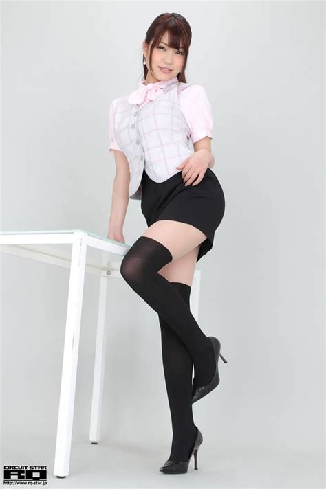 Gravure Idol Attitude Stockings Hips Ballet Skirt Sporty Cute Beauty